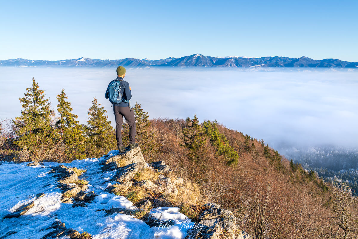 Ondrašovské skaly a pohľad na Veľkú Fatru